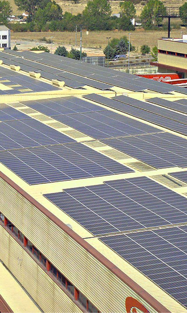 https://www.greenlux.com.mx/wp-content/uploads/2019/05/paneles-para-industria1-640x1073.jpg